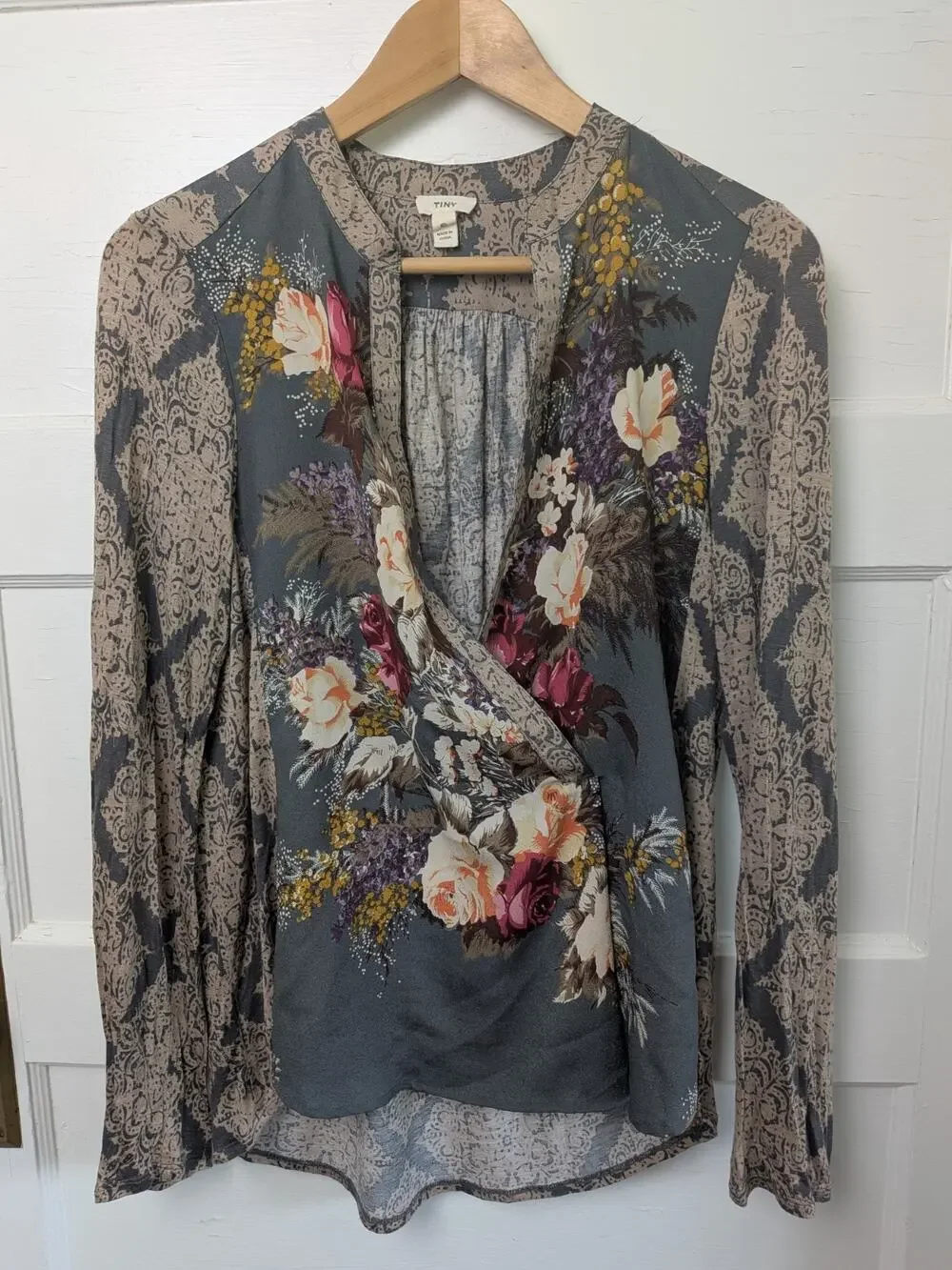 Tiny Anthropologie Floral Wrap Blouse Small Surplice Long Sleeve Gray - Picture 1 of 16